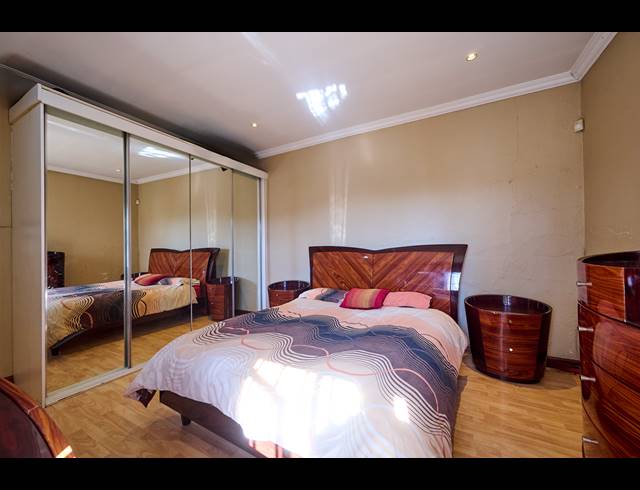 5 BEDROOM CLUSTER FOR SALE IN BARBEQUE DOWNS
